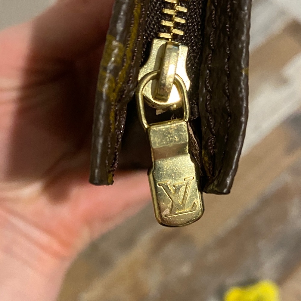 Louis Vuitton Monogram Bucket Pouch - Picture 3 of 11